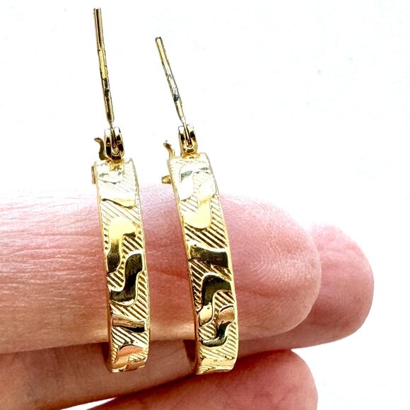 Gold tone earrings - Picture 7 of 8